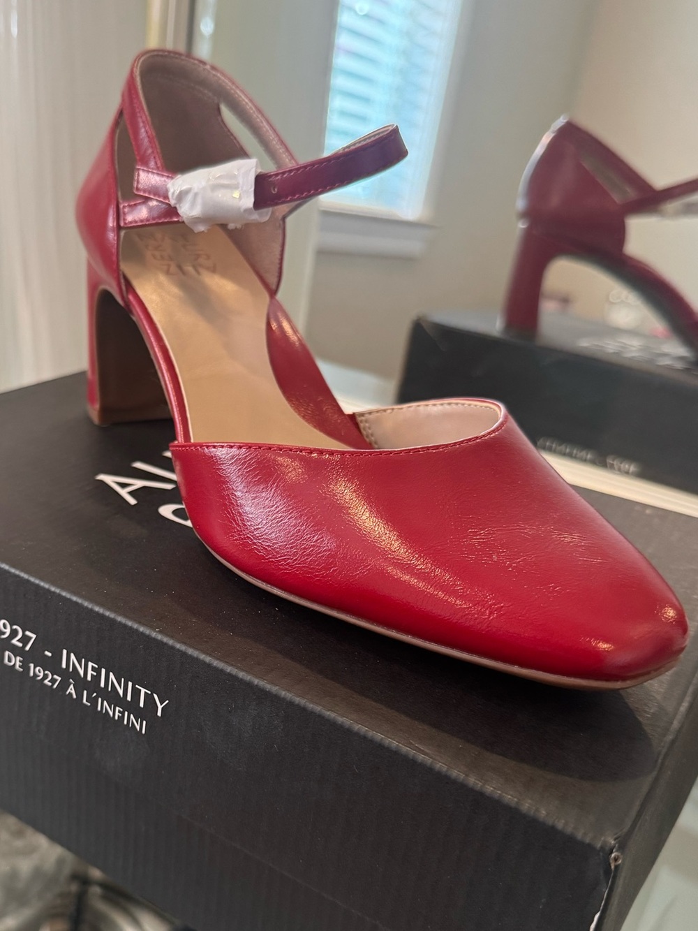 Naturalizer Yasmin Heart Flame Red Leather Block Heel Pumps 8.5 Wide NIB
